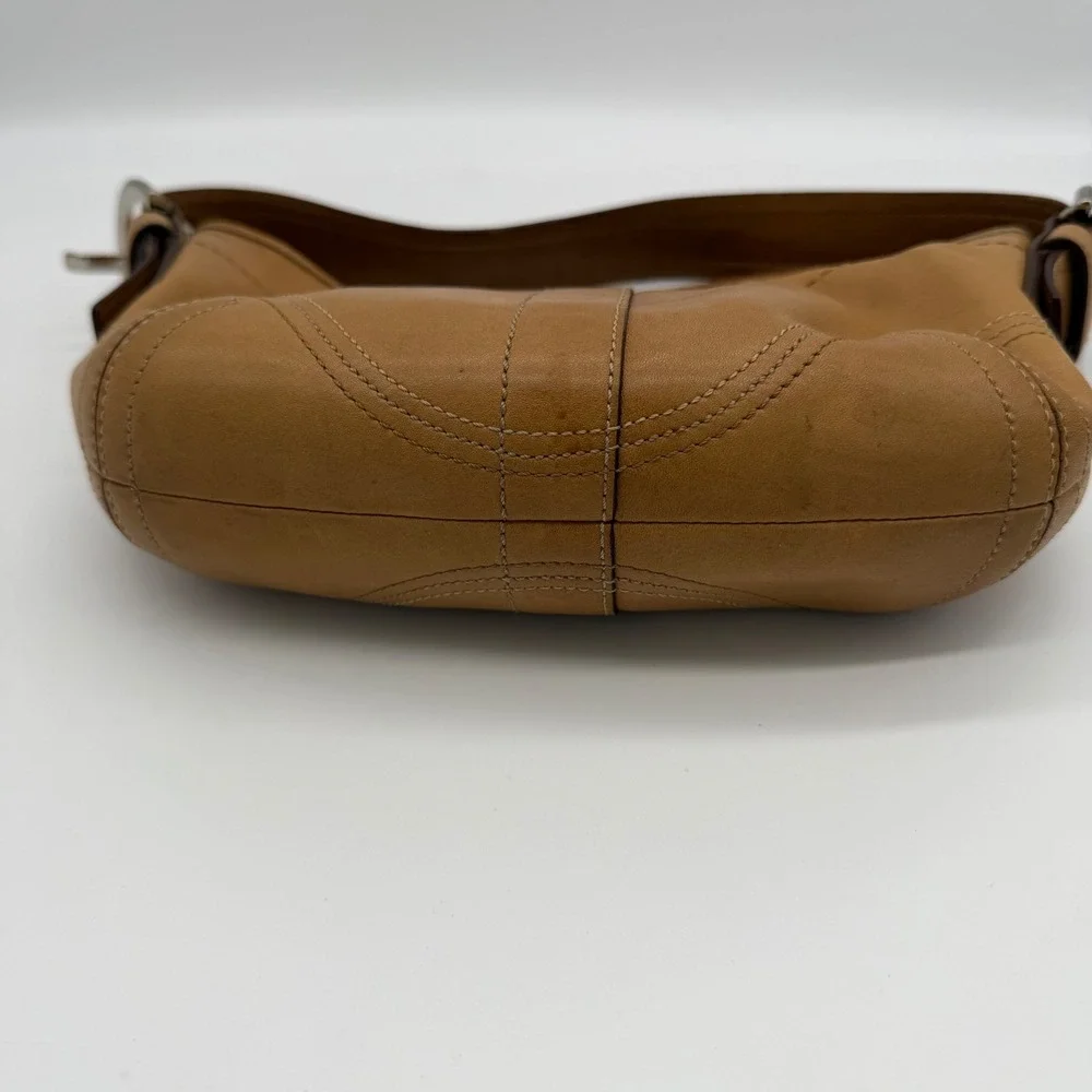 Coach Vintage Y2K 2005 Tan Leather Soho Small Hobo Bag 8A01
